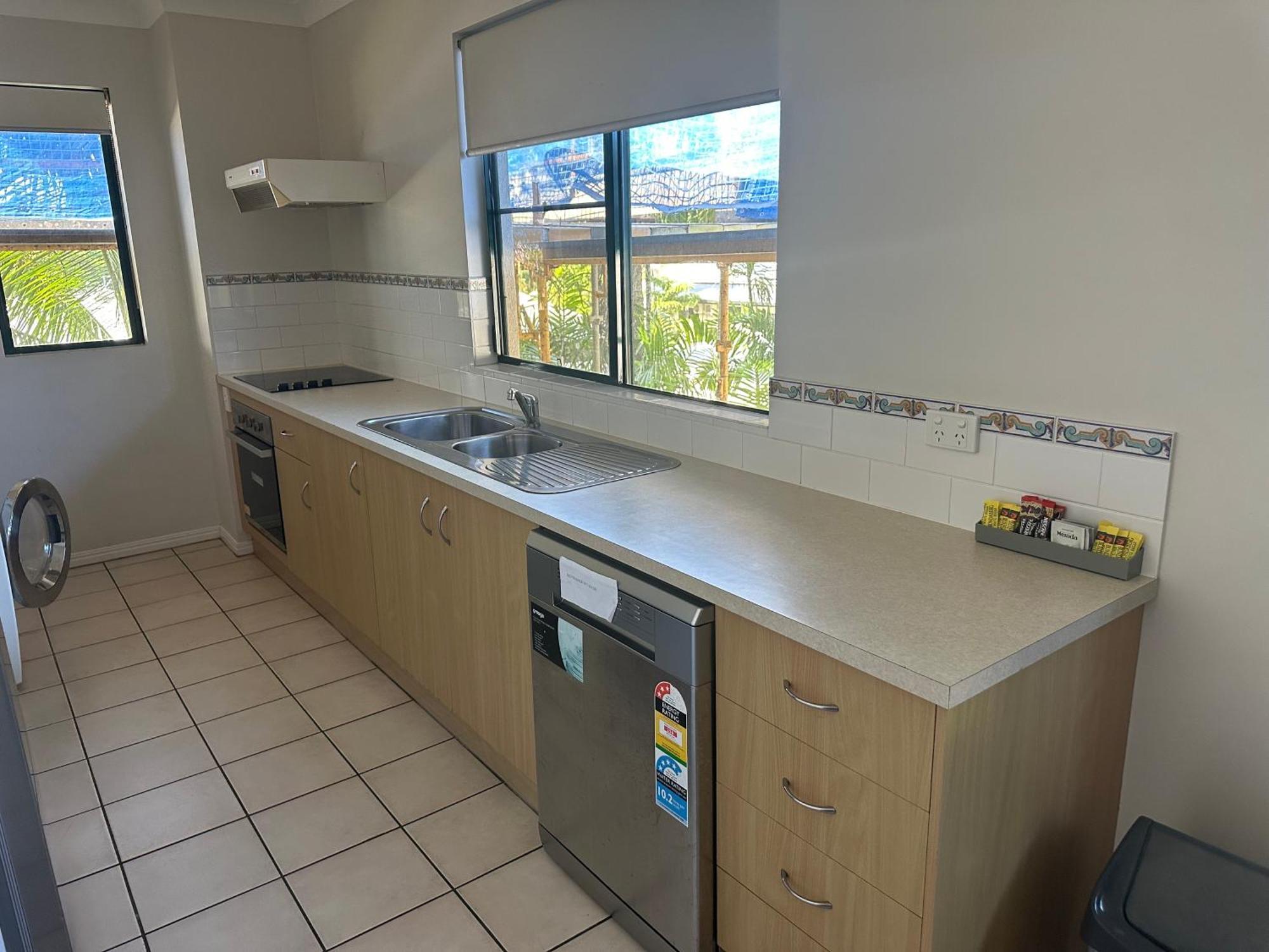 2 Bedroom Family Or Corporate Stay Self-Contained Apartment In Cairns Exterior photo