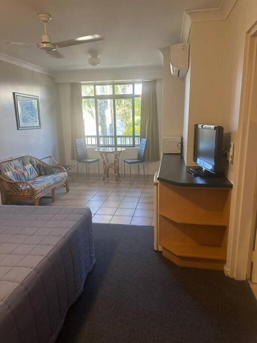 2 Bedroom Family Or Corporate Stay Self-Contained Apartment In Cairns Exterior photo